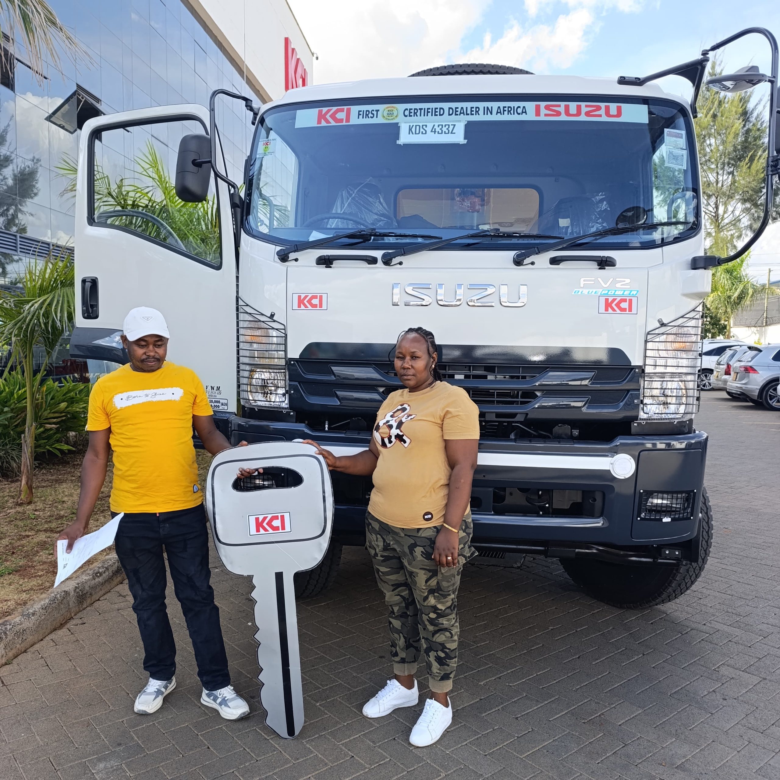 Stella wa isuzu gallery1f